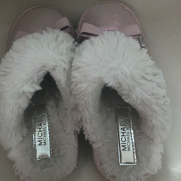 🌹FINAL PRICE Michael Kors Adorable Girl’s Metallic Pink & White Faux Fur Slides - Picture 12 of 15